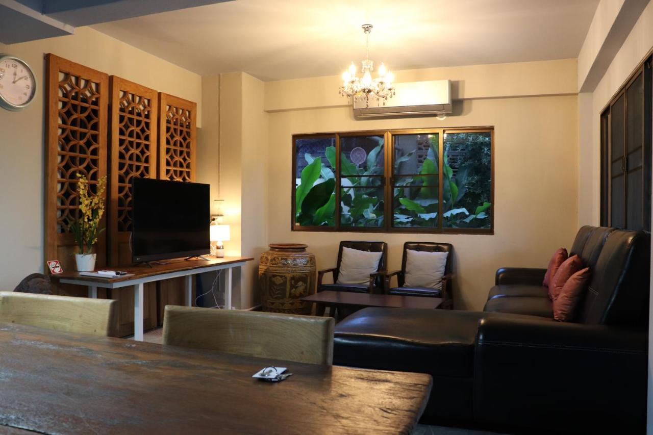 8th House @ Center Of Chiangmai Old Town