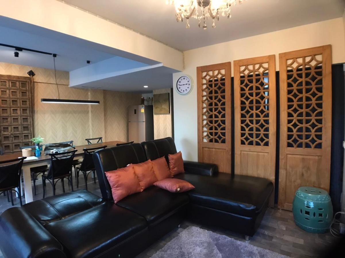 8th House @ Center Of Chiangmai Old Town דירה