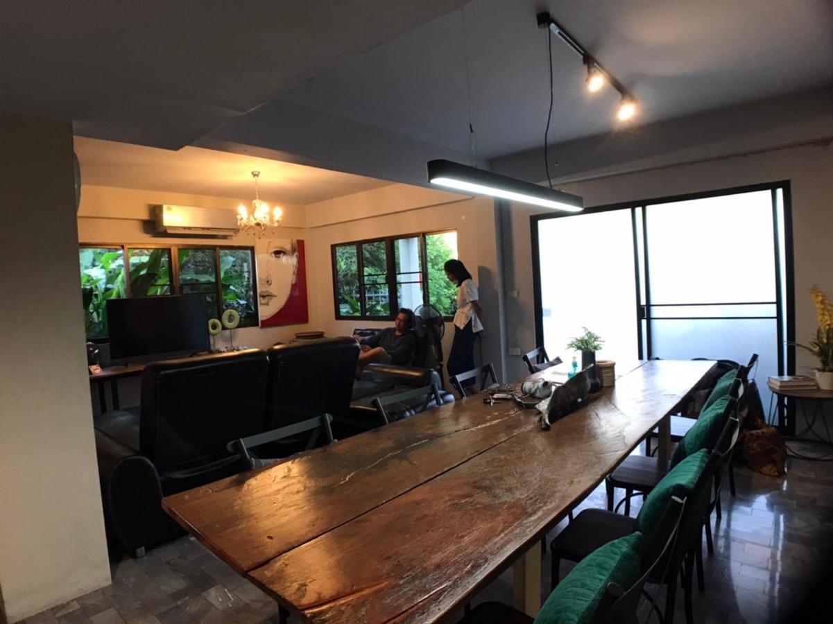 8th House @ Center Of Chiangmai Old Town דירה