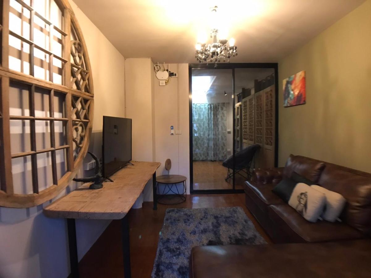 8th House @ Center Of Chiangmai Old Town צ'יאנג מאי