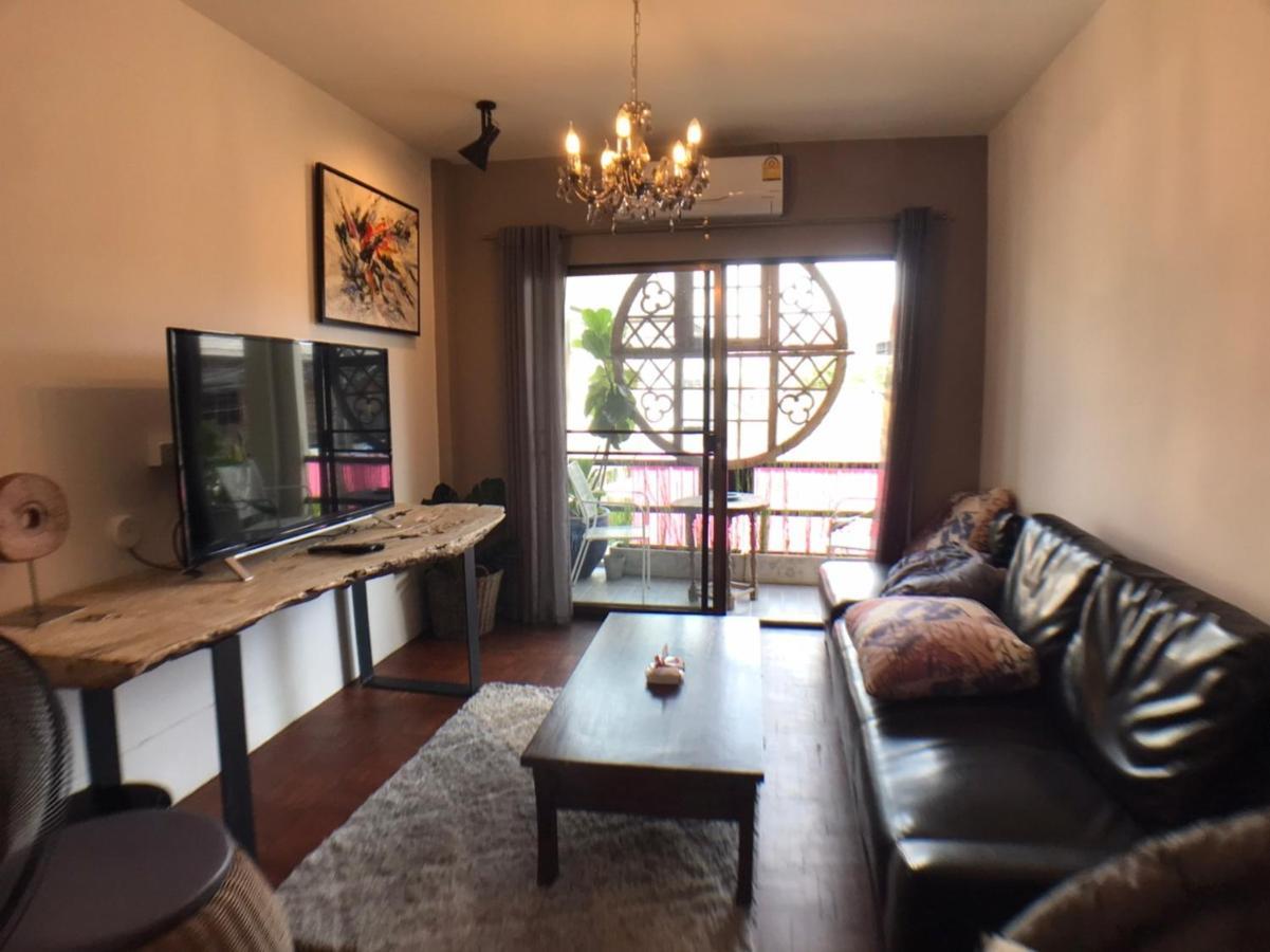 8th House @ Center Of Chiangmai Old Town דירה