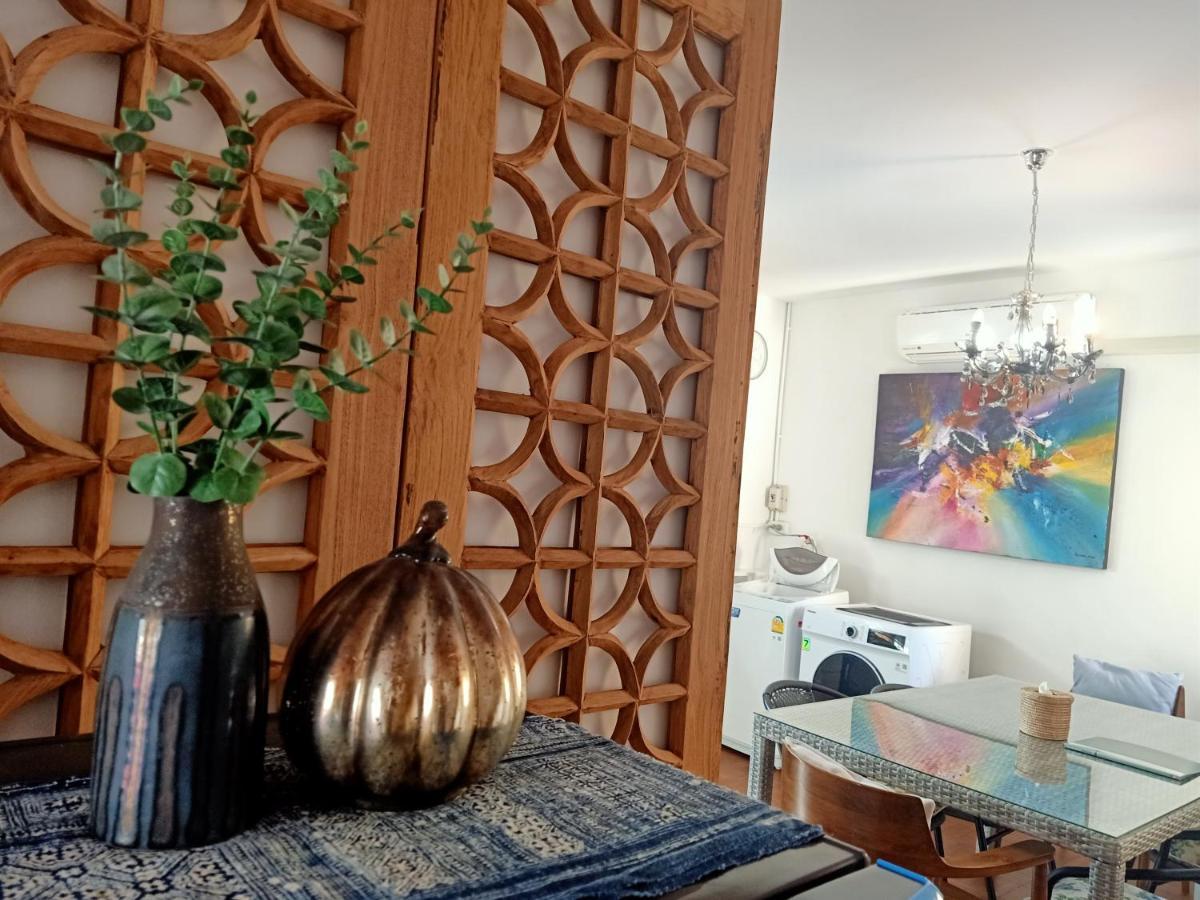 8th House @ Center Of Chiangmai Old Town Apartment