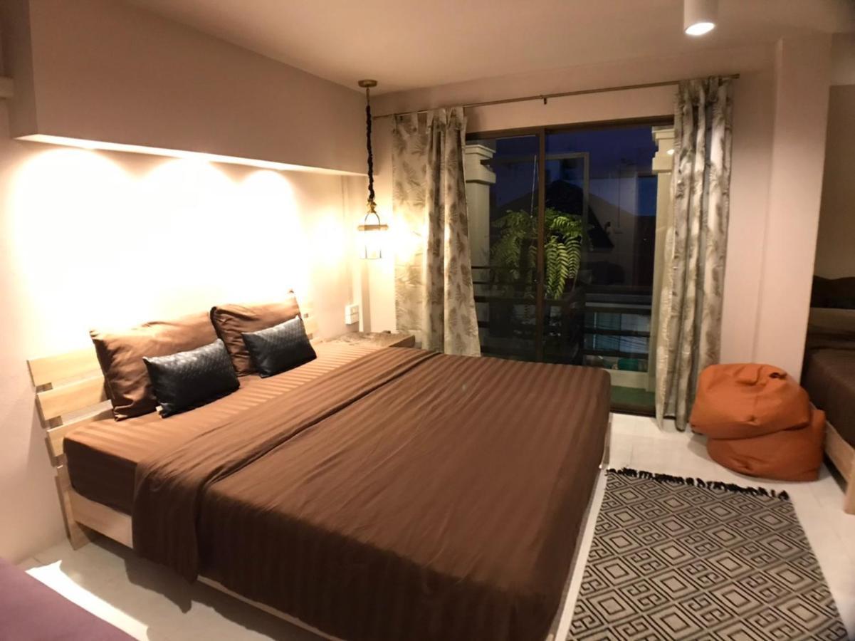 8th House @ Center Of Chiangmai Old Town Apartment