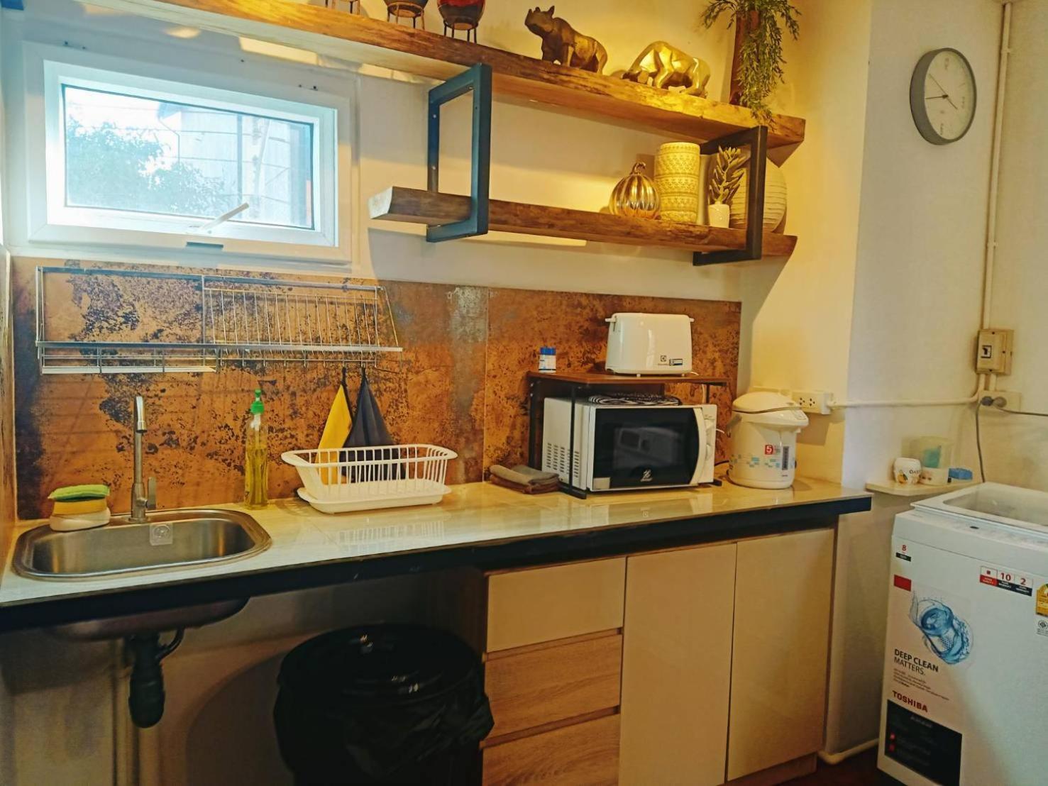 8th House @ Center Of Chiangmai Old Town Apartment