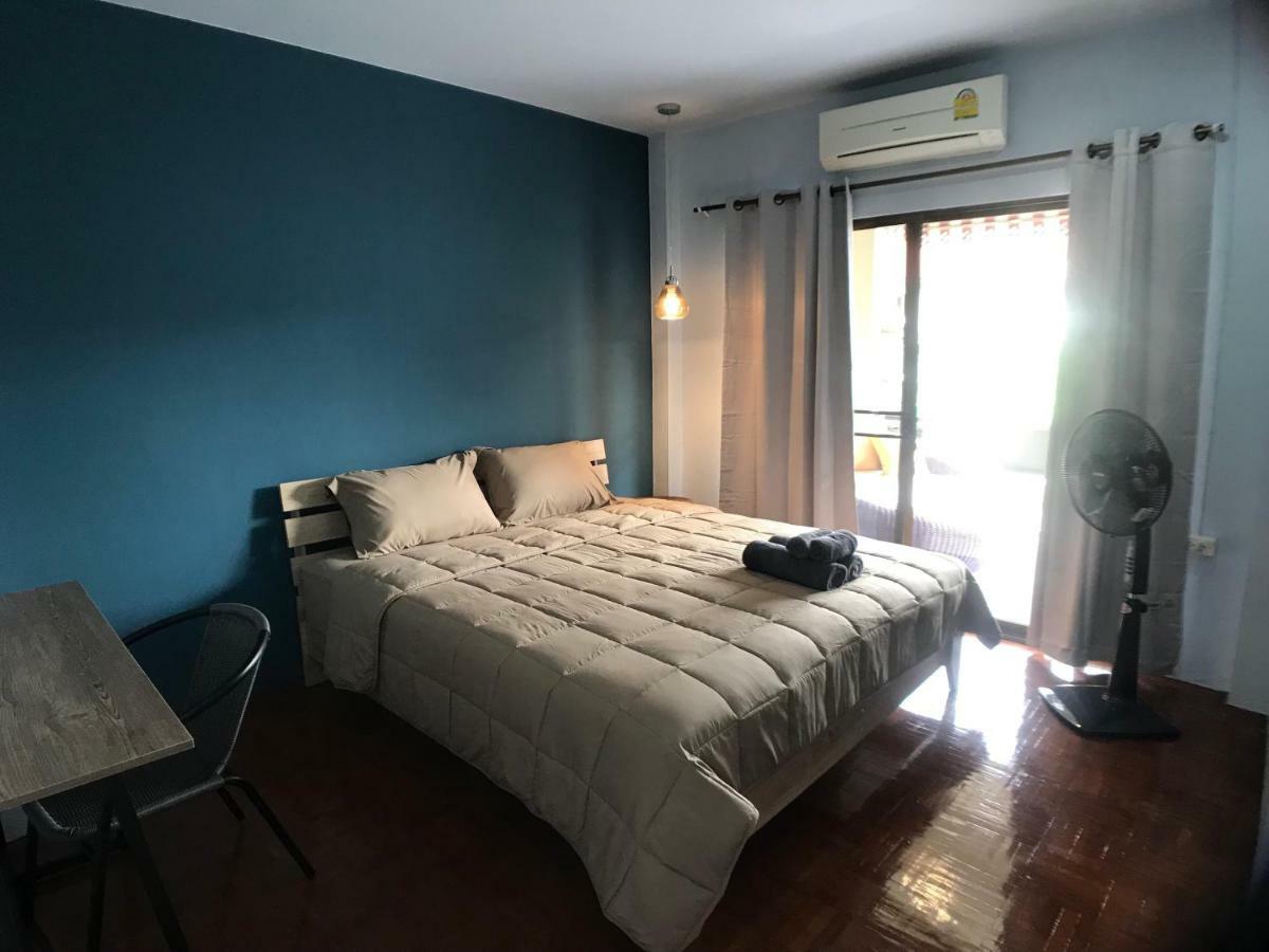 8th House @ Center Of Chiangmai Old Town Apartment