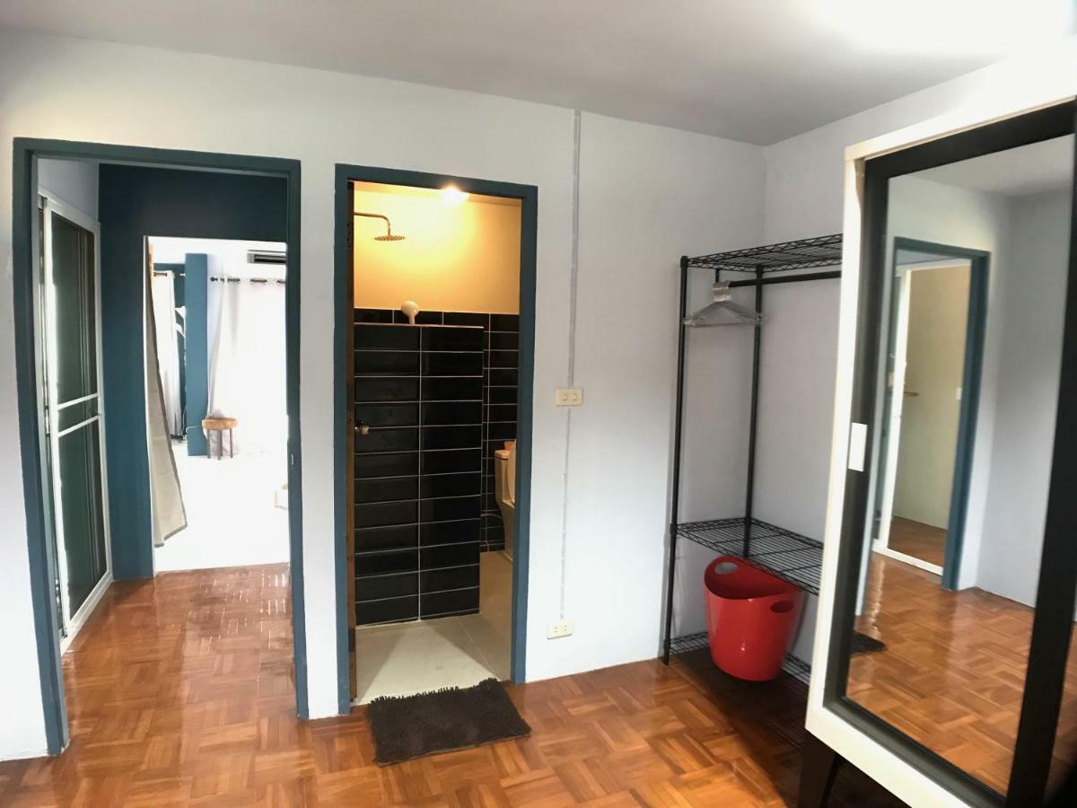 8th House @ Center Of Chiangmai Old Town Apartment