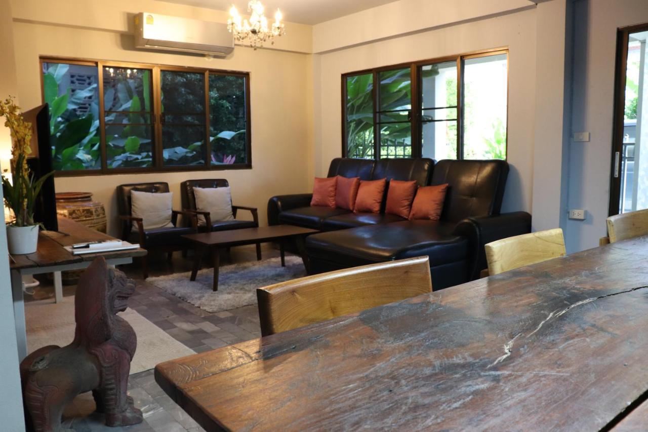 8th House @ Center Of Chiangmai Old Town Apartment Chiang Mai