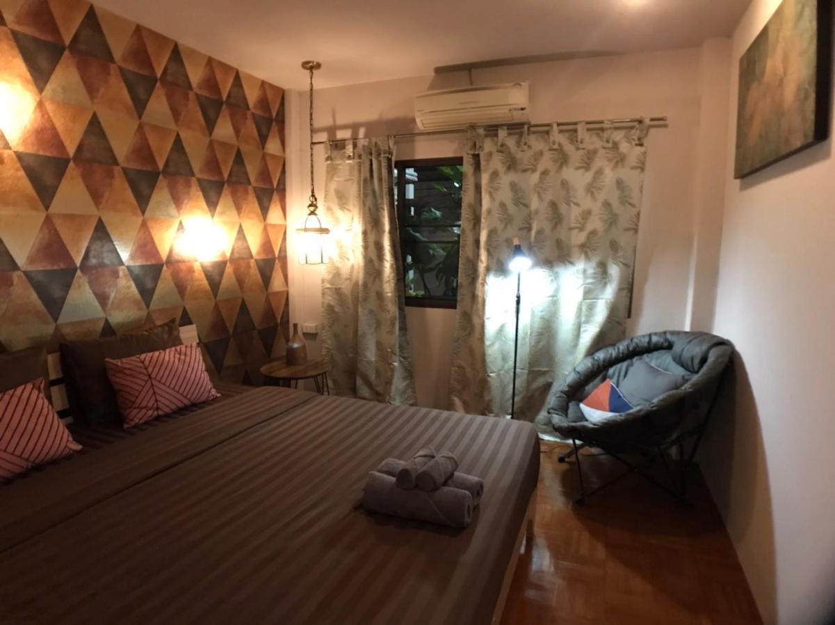 8th House @ Center Of Chiangmai Old Town